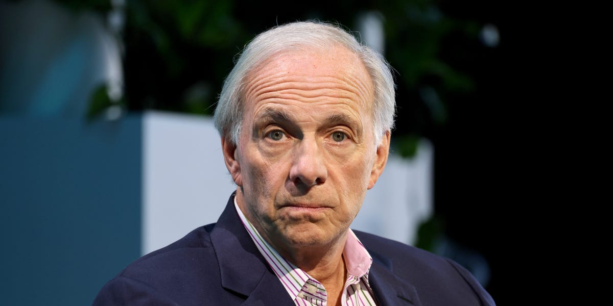 雷·达利奥（Ray Dalio）一直在寻找可怕的新方法来警告美国债务