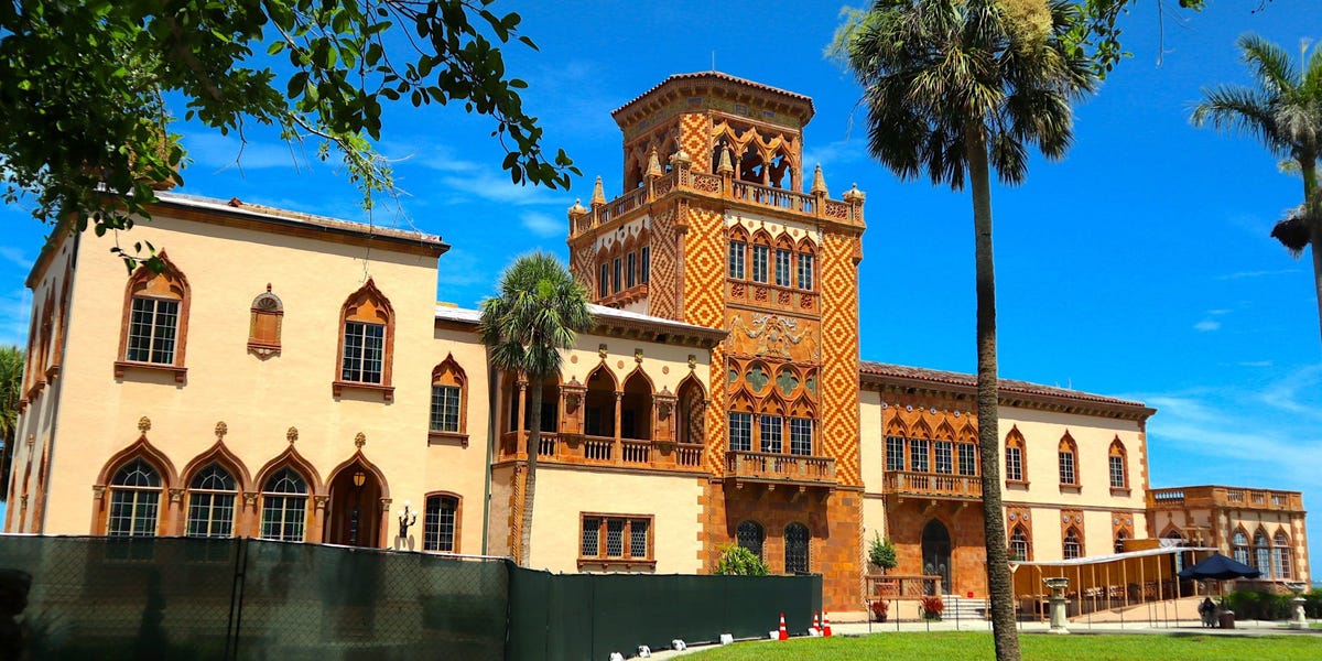 Ca'D'Zan：参见由马戏团老板约翰·林林（John Ringling）建造的1926年内部的豪宅