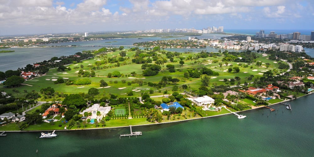 亿万富翁正在为隐私和地位创建房地产化合物