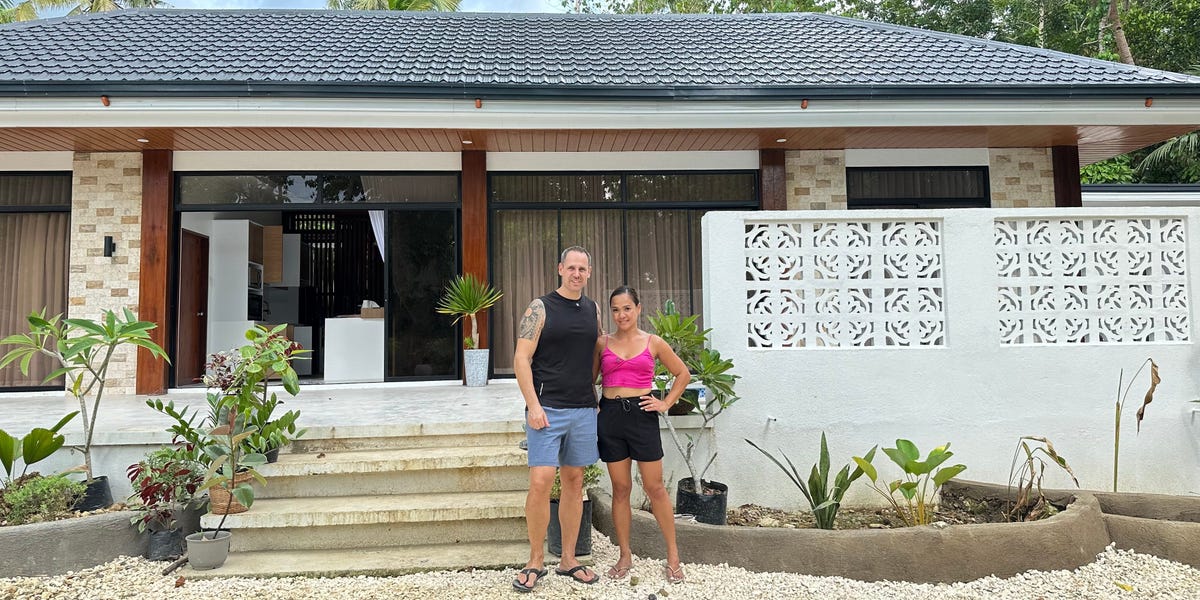 夫妇抛弃城市生活，在菲律宾建造离网的家