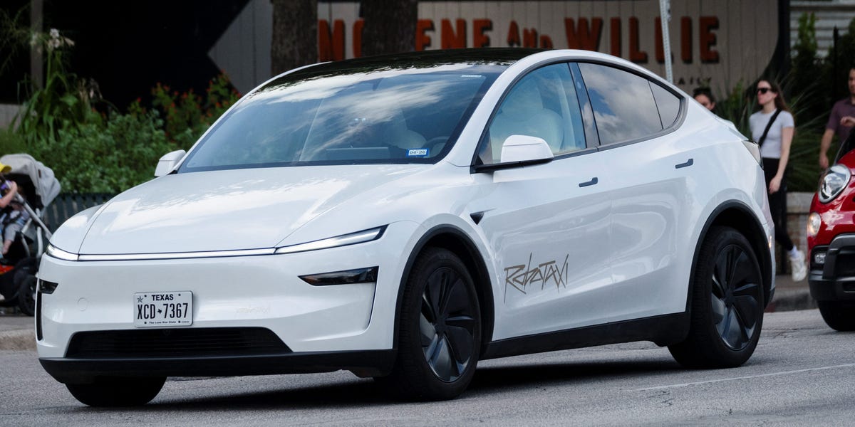 特斯拉，由股东起诉的马斯克指控Robotaxi违反了交通法律