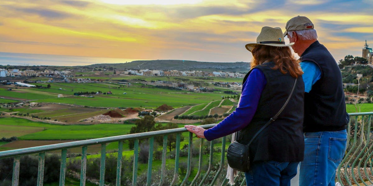 我们在70年代从自己搬到了马耳他。生活更好，退休也是如此
