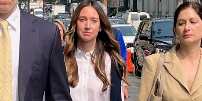 摩根大通欺诈者查理·贾维克（Charlie Javice）说她不能飞，想要延迟