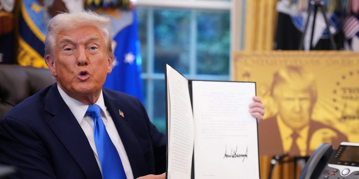 阅读有关特朗普的H-1B费用发送给大型技术人员的备忘录