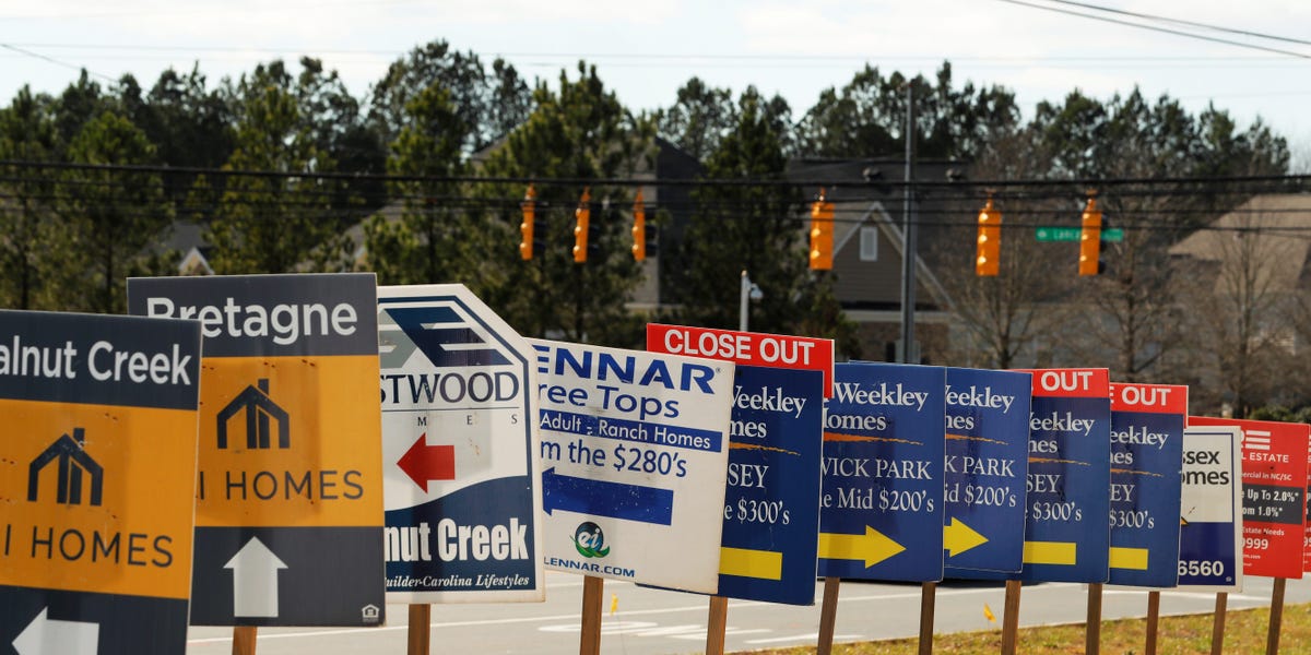 随着卖家的数量，住房市场看起来更好