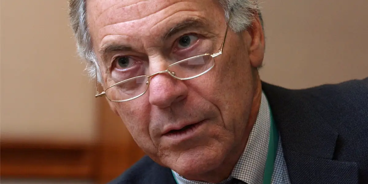 史蒂夫·汉克警告人工智能“被过度炒作”并且可能“危险”