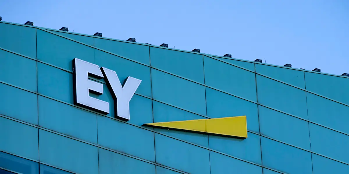 缺乏经验是人工智能时代初级员工的一大优势：安永高管