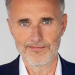 纽约银行经理正在学习管理人类和人工智能代理团队