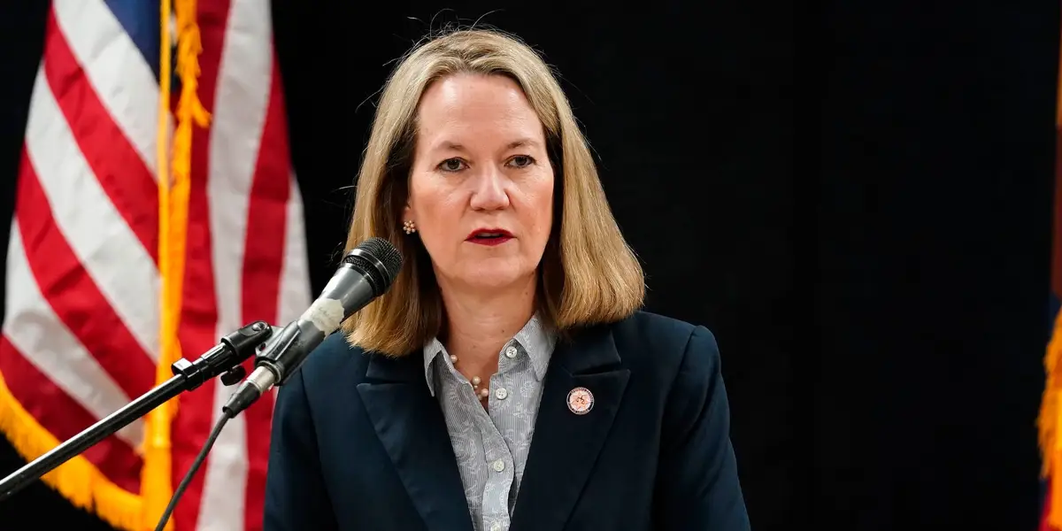 亚利桑那州成为第一个对卡尔希提出刑事指控的州