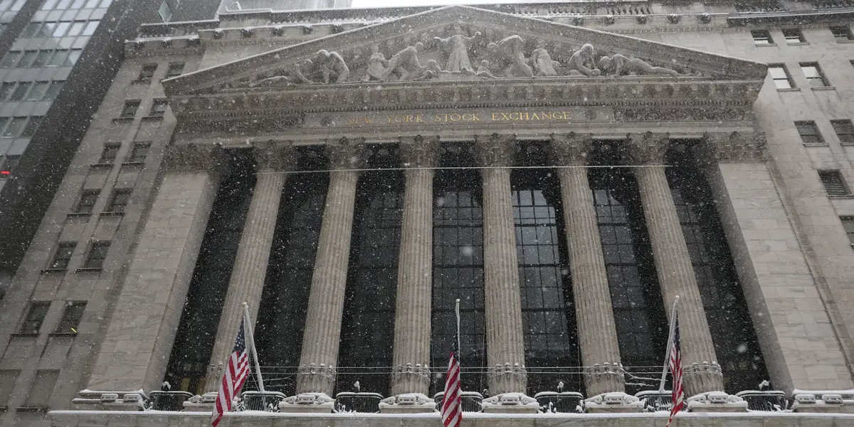 伊朗冲突颠覆市场之际，一位首席信息官分享了他的首选股票