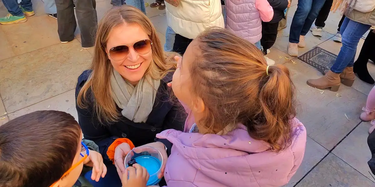 在国外抚养孩子的利与弊