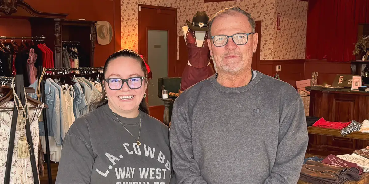 在老年社区附近开设商店；让年长的朋友感到惊讶