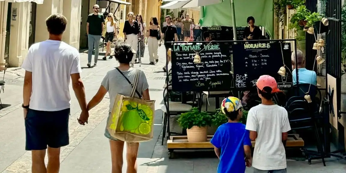 我们从加利福尼亚搬到了法国。我们正在省钱并减少工作量。