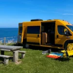 我们全职住在货车里；尽管面临挑战仍热爱它