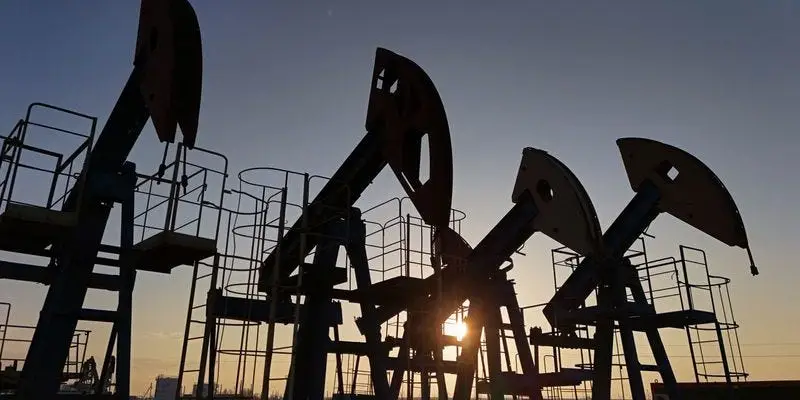 油价飙升至 100 美元以上，华尔街为接下来的走势做好准备