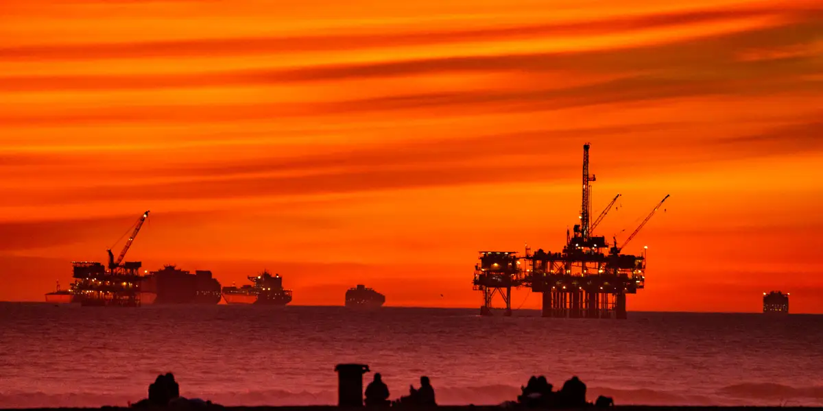 油价飙升，美国经济面临最坏情况的滞胀风险