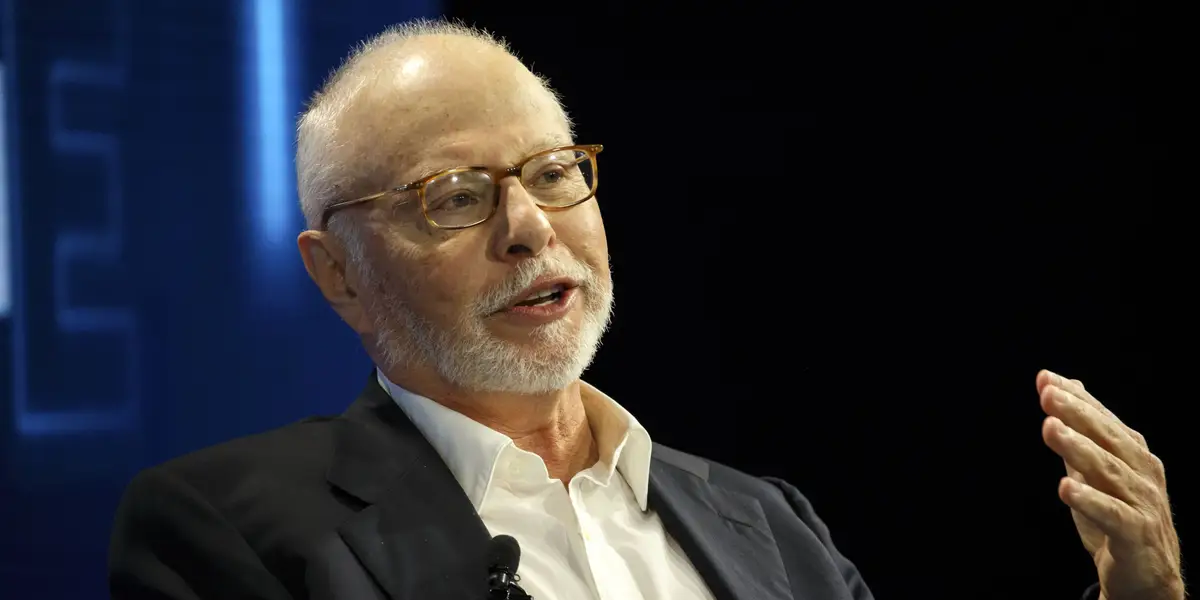 艾略特（Elliott）的保罗·辛格（Paul Singer）认为对冲基金人才争夺战并不真实