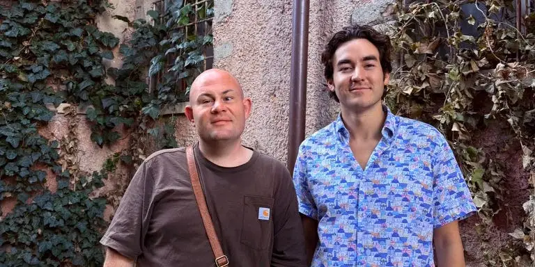 30多岁时，我们辞掉公司工作，卖掉房子搬到阿尔巴尼亚