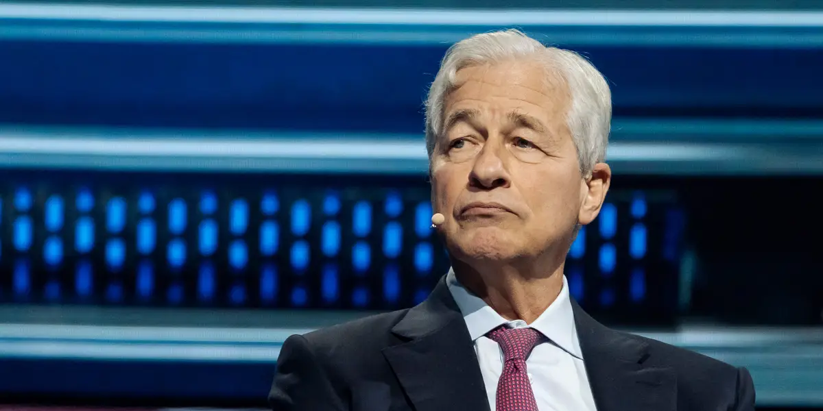 Jamie Dimon 预测 AI 将每周工作时间缩短至 3.5 天，并治愈癌症