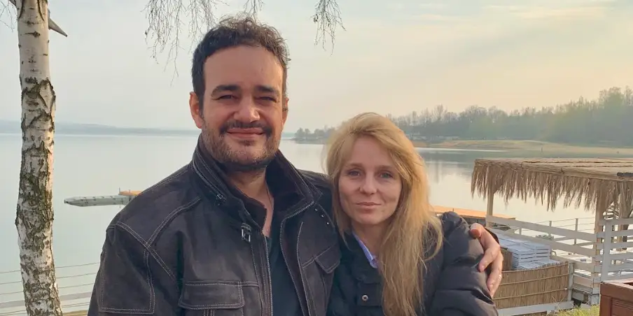 因爱从波兰搬到美国；改变职业以使其发挥作用