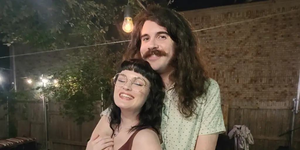 我们是一对拥有独立卧室的夫妇。这对我们的关系有好处。