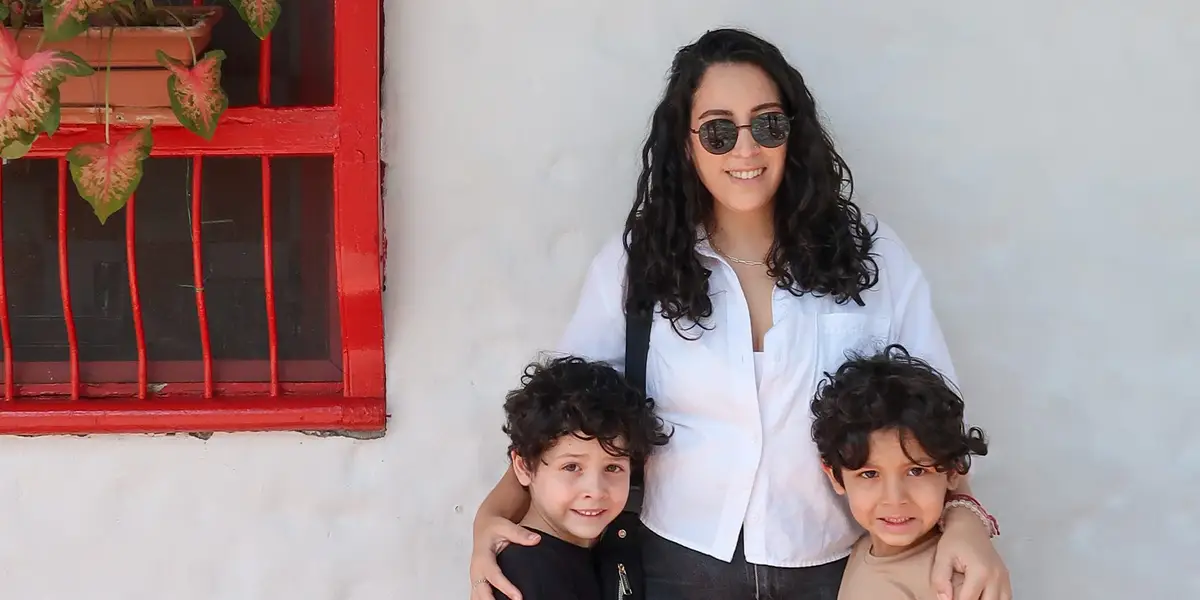 我和家人从美国搬到了哥伦比亚。我们将永远留下来。