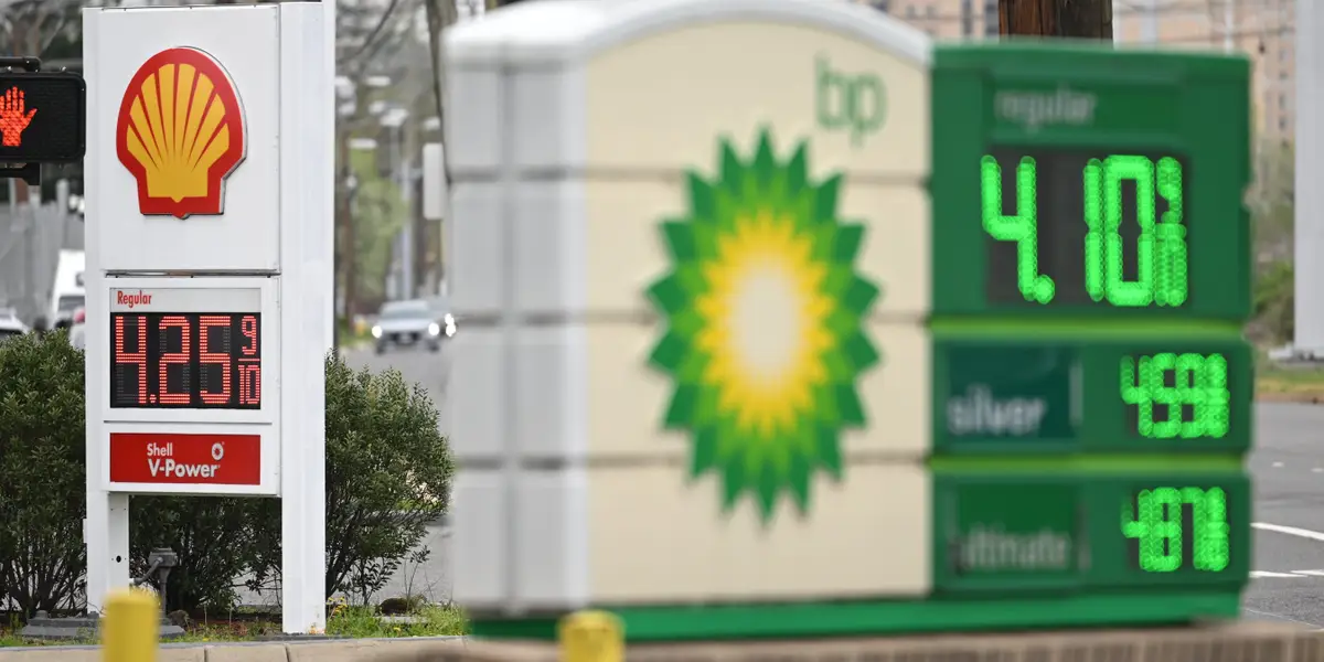 摩根大通：如果伊朗战争持续下去，本月汽油价格可能会达到每加仑 5 美元