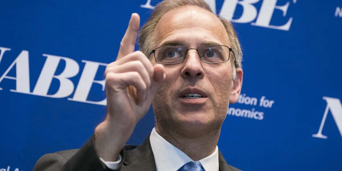 经济学家马克·赞迪表示，有一个信号表明美国可能已经陷入衰退