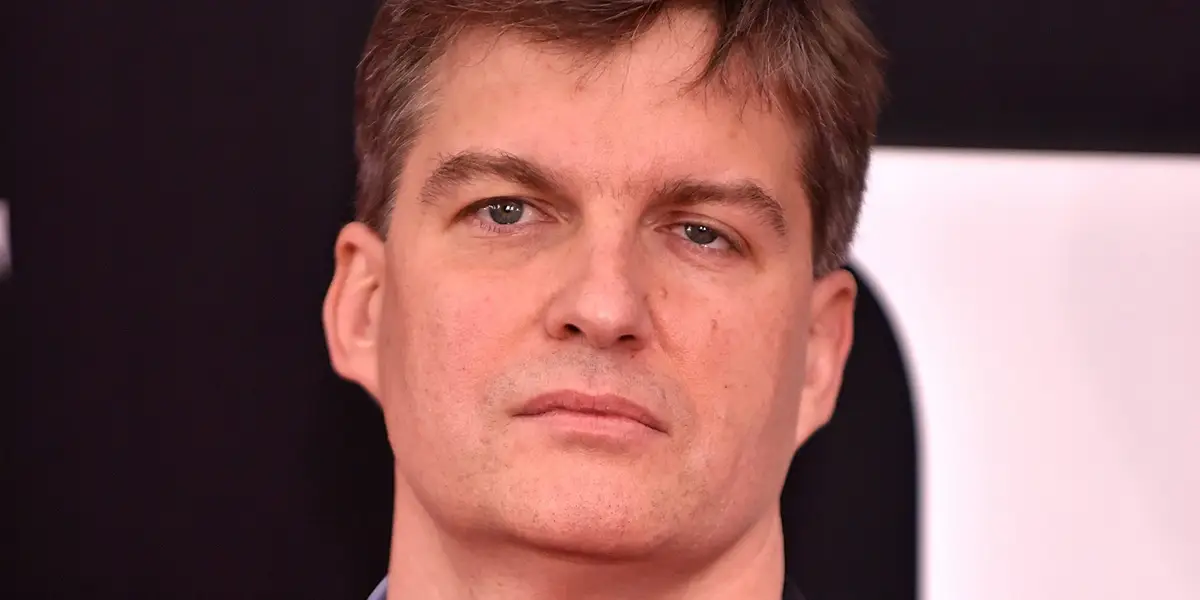 “大空头”Michael Burry 出售 GameStop 股份，做空 Palantir 股票
