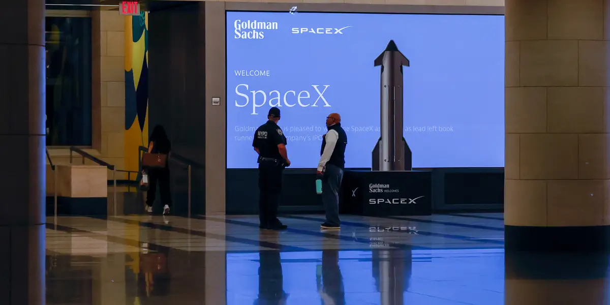 高盛和摩根士丹利用 SpaceX Gear 装饰他们的大厅