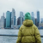 五年前我离开纽约前往小镇；我希望我能搬回来