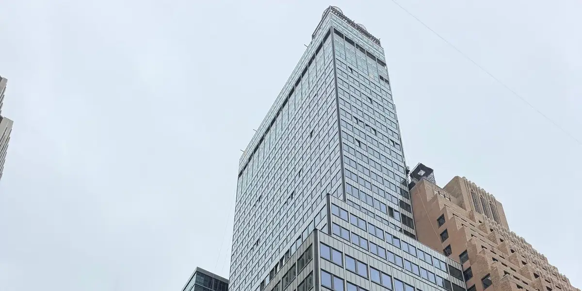 官员警告纽约市高层建筑仍然不稳定并可能倒塌
