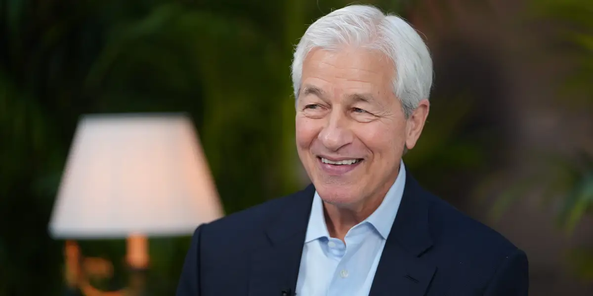 杰米·戴蒙 (Jamie Dimon) 长达一小时的播客采访的 5 个要点