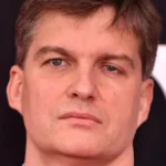 “大空头”迈克尔·伯里 (Michael Burry) 押注人工智能明星甲骨文 (Oracle) 和 Nebius