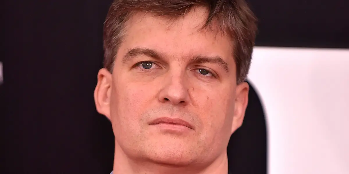 “大空头”迈克尔·伯里 (Michael Burry) 押注人工智能明星甲骨文 (Oracle) 和 Nebius