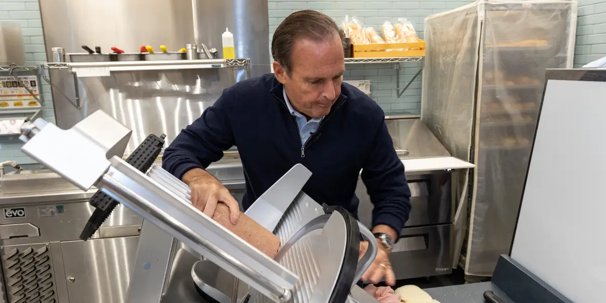 Blackstone 如何改造 Jersey Mike's，与员工分享 IPO