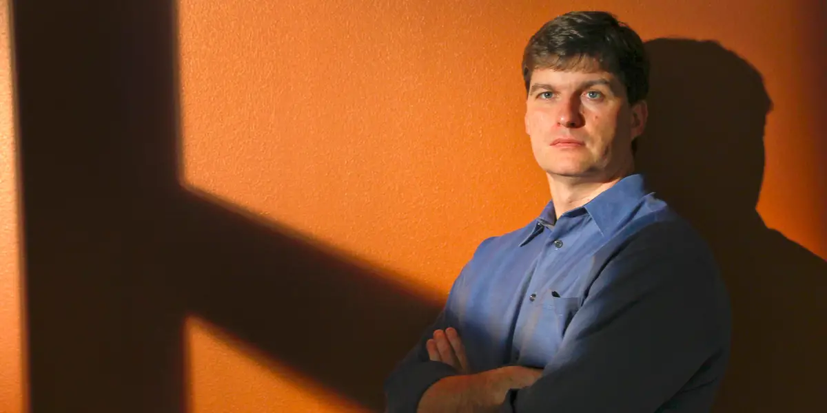 “大空头”迈克尔·伯里（Michael Burry）可能成功押注人工智能芯片股