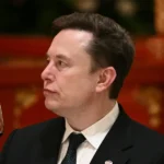 埃隆·马斯克 (Elon Musk) 表示，他一边住在拖车里，一边监督 XAI 计划